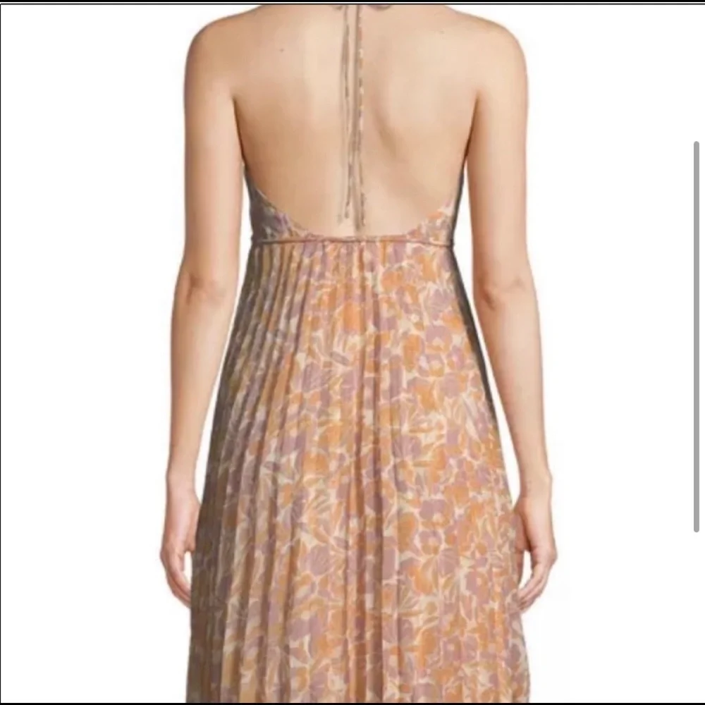 ASTR FLORAL WRAP PLEATED DRESS - Picture 4 of 8